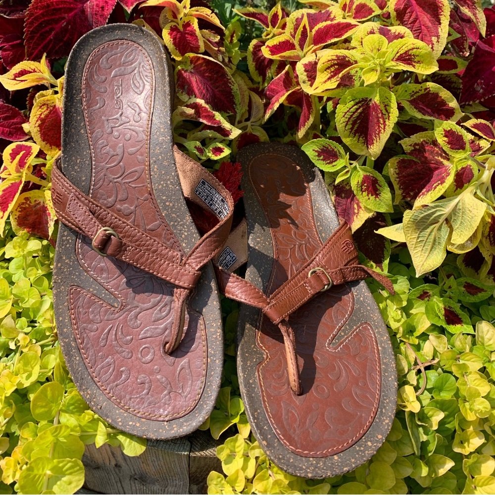 TEVA LEATHER FLIP FLOPS